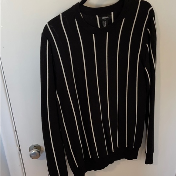 Men’s Black with white stripe Med Cardigan. - Picture 3 of 9